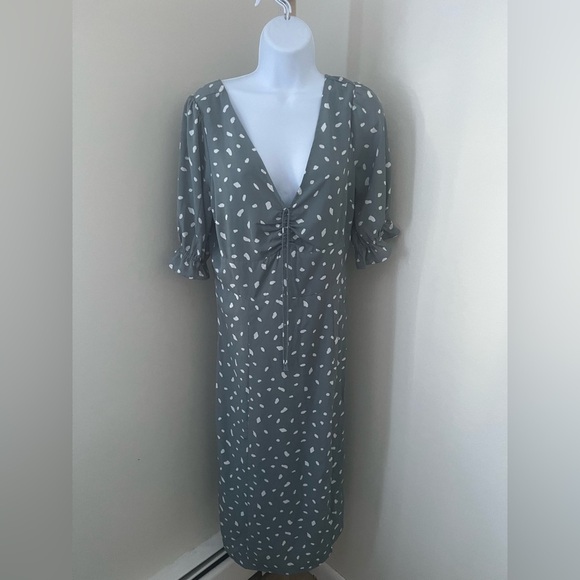 Abercrombie & Fitch Dresses & Skirts - ABERCROMBIE &  FITCH Size Medium MIDI-Length Short Sleeve Dress with Ruching